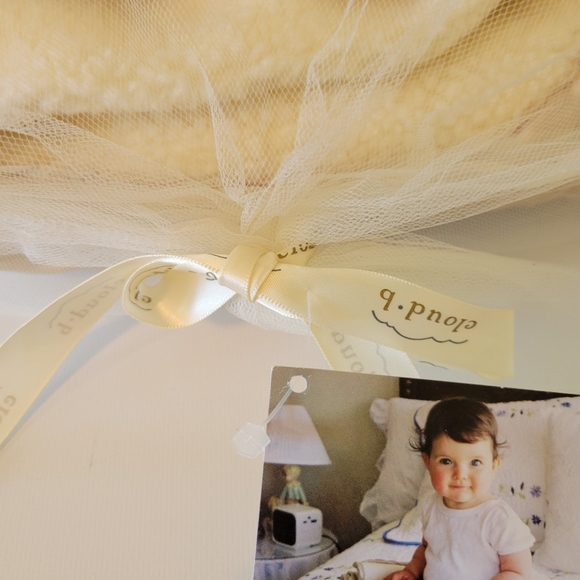 Sherpa blanket gift set Cloud b cream color with lamb stuffed toy - Picture 7 of 10